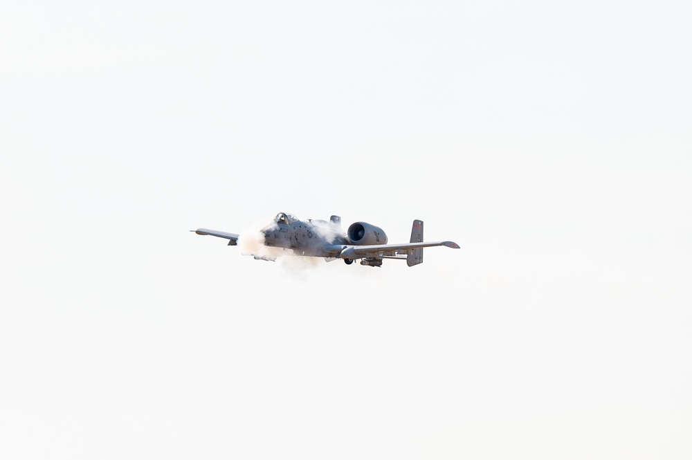 Pilots compete in Hawgsmoke 2022