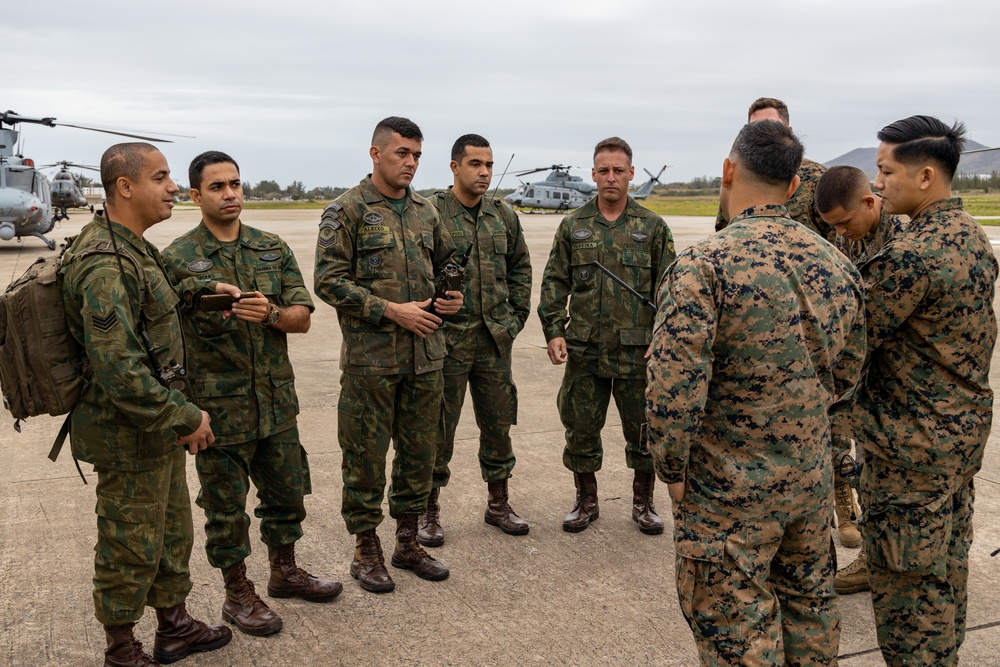 UNITAS 2022: U.S. Marines talk over flight operations with Brazilian Marines