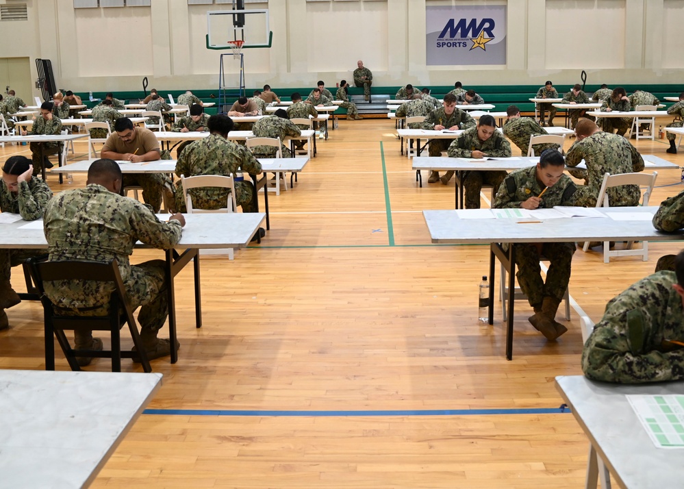 DVIDS Images Sailors Participate In Navy Wide E5 Advancement Exam