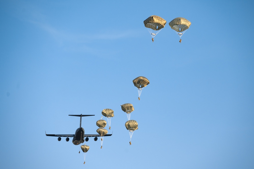 173rd Airborne Brigade Conduct Airborne Operation