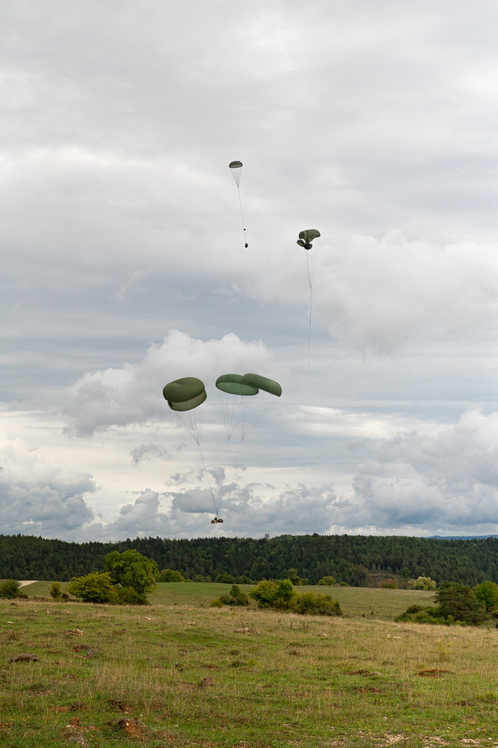 M119 Howitzer Dropped by 173rd Airborne Brigade During Airborne Operation