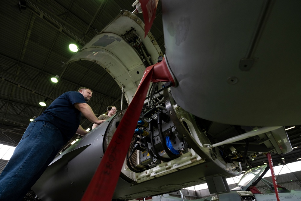 52nd FW jets first active-duty F-16s to receive AESA radars