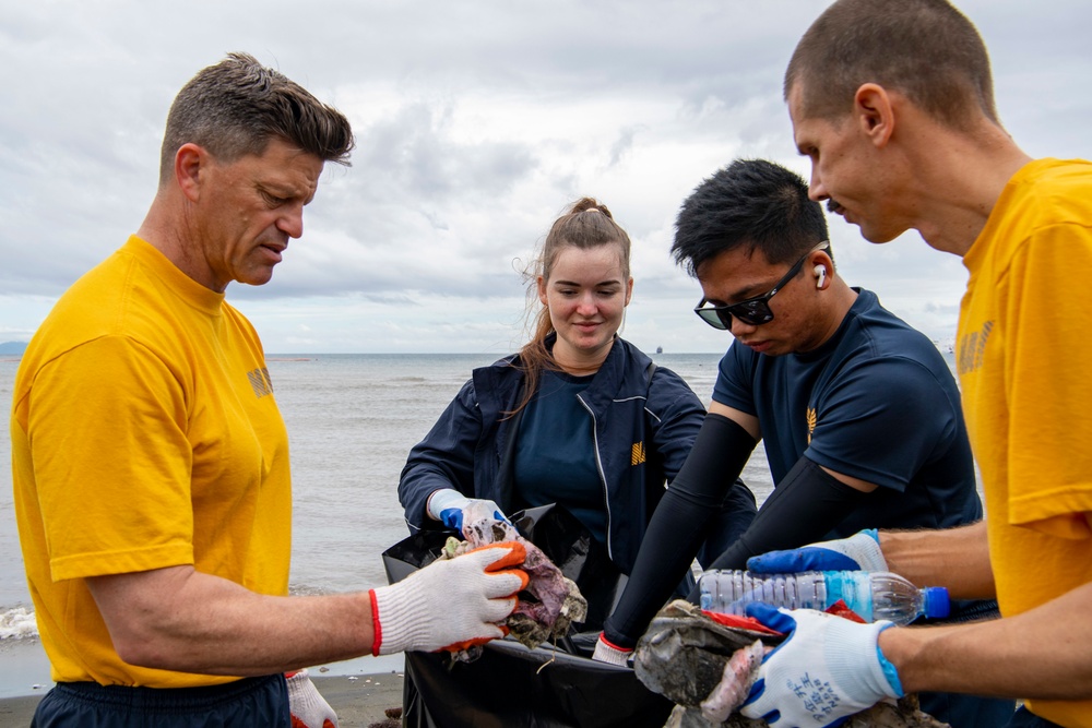 Pacific Partnership 2022 participates in beach clean-up at Mataniko River Mouth