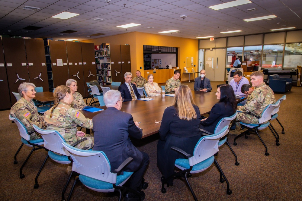 WRAIR leaders meet with key leaders at  Smithsonian