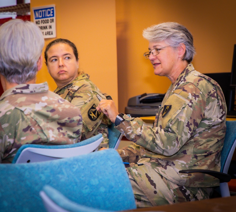 WRAIR leaders meet with key leaders at  Smithsonian