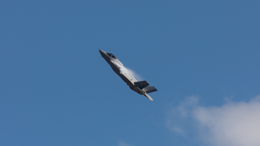 F-35 Demonstration team performs at 2022 Oregon International Airshow-McMinnville