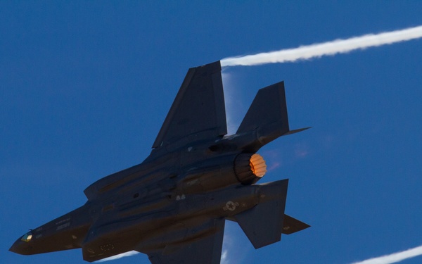 F-35 Demonstration team performs at 2022 Oregon International Airshow-McMinnville