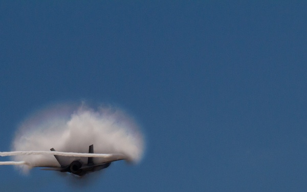 F-35 Demonstration team performs at 2022 Oregon International Airshow-McMinnville