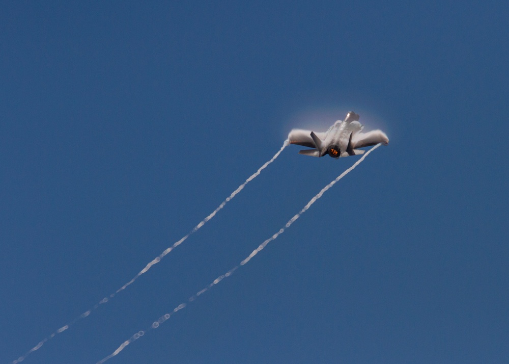 F-35 Demonstration team performs at 2022 Oregon International Airshow-McMinnville
