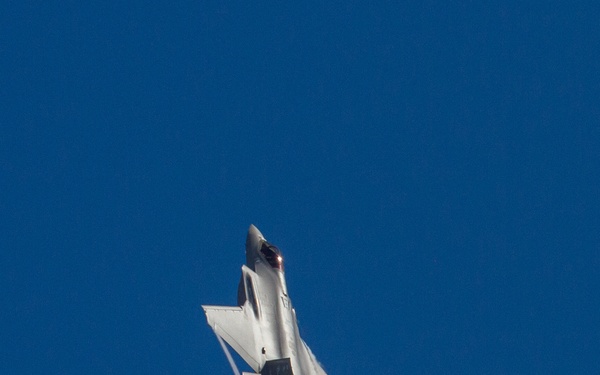 F-35 Demonstration team performs at 2022 Oregon International Airshow-McMinnville