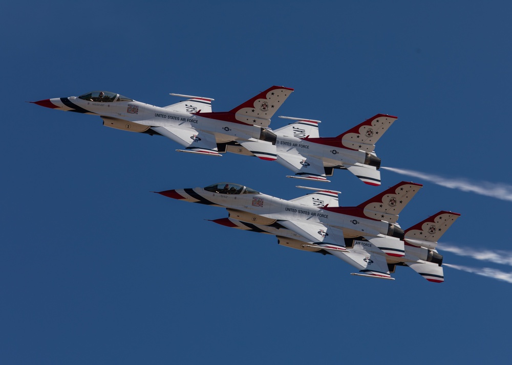 U.S. Air Force Thunderbirds perform at Oregon International Airshow