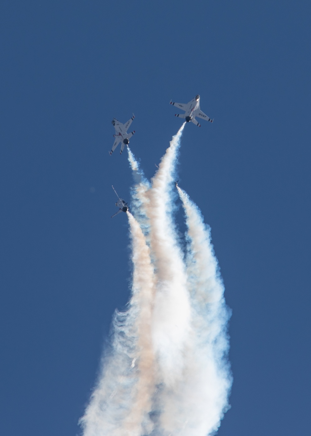 U.S. Air Force Thunderbirds perform at Oregon International Airshow