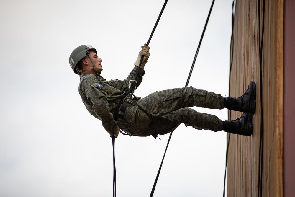 Camp Dodge hosts Air Assault course