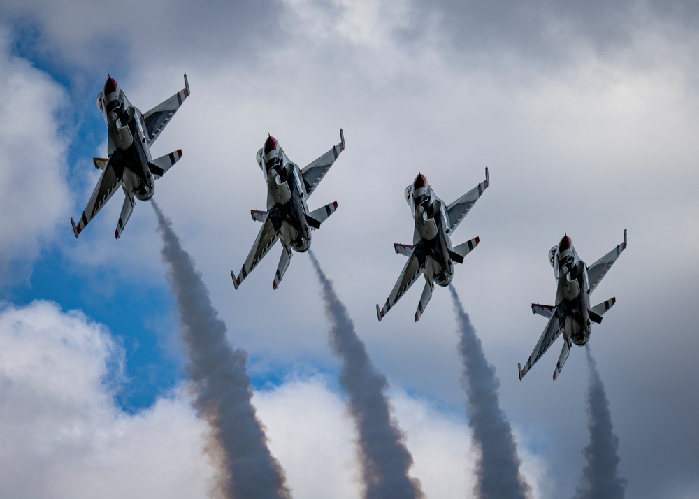 Dvids Images Thunderbirds Perform At Skyfest 2022 [image 3 Of 23]