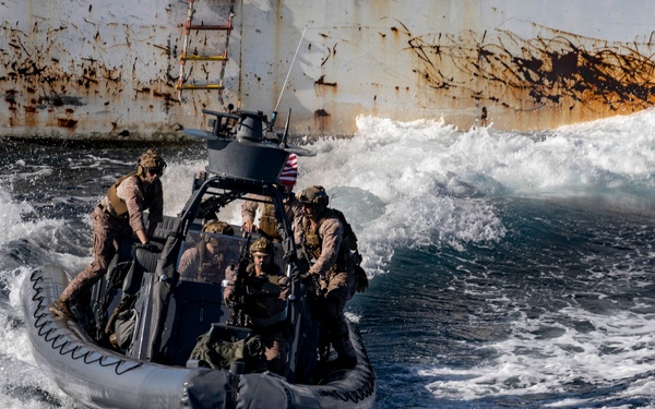 13th MEU Conducts MIO