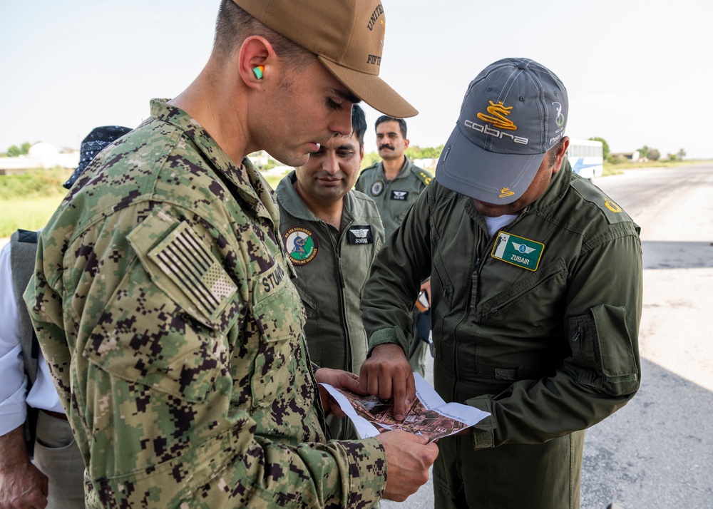 US delivers AID to Pakistan