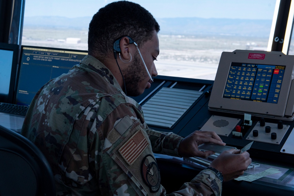 Holloman air traffic controllers ensure safe landings, manage airspace