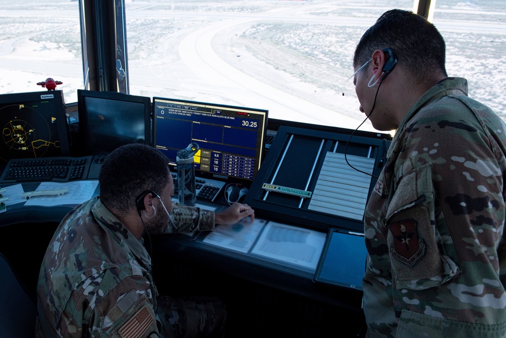 Holloman air traffic controllers ensure safe landings, manage airspace