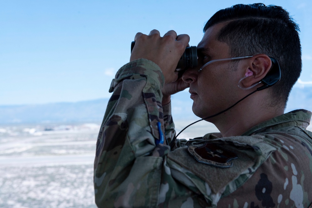 Holloman air traffic controllers ensure safe landings, manage airspace