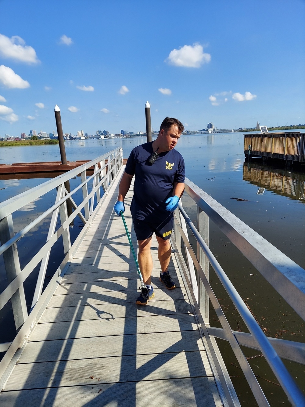 USS Carter Hall Cleans Park During Maryland Fleet Week and Flyover