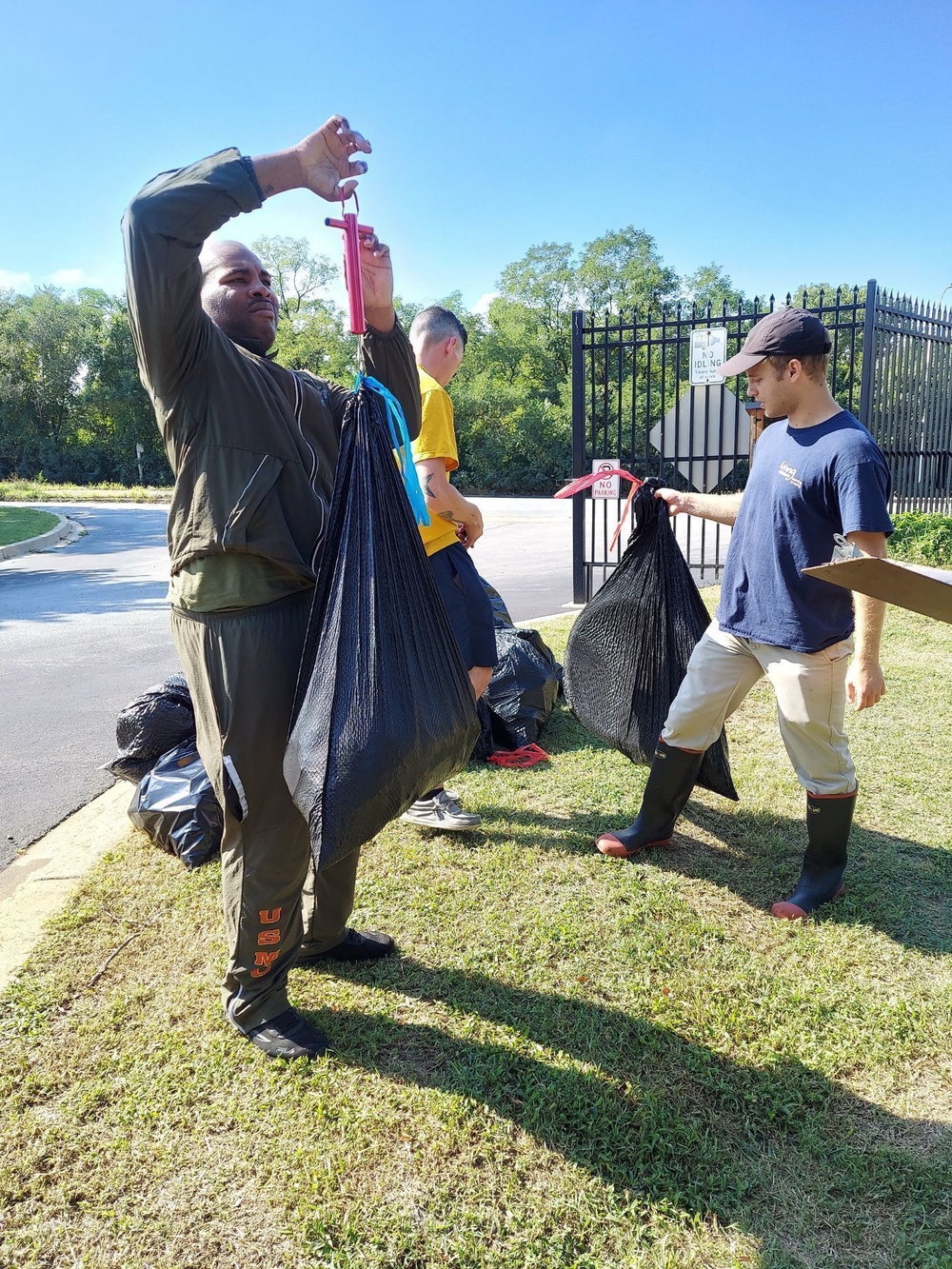 USS Carter Hall Cleans Park During Maryland Fleet Week and Flyover