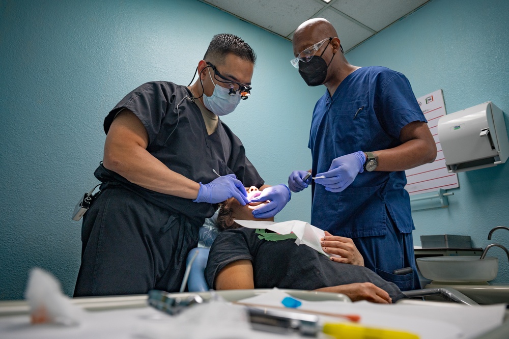 U.S. Army and Airforce Dentist Provide Crucial Dental Care During HEART 22