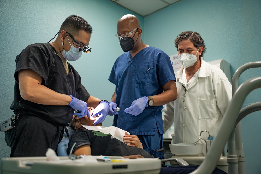 U.S. Army and Airforce Dentist Provide Crucial Dental Care During HEART 22