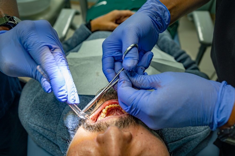 U.S. Army and Airforce Dentist Provide Crucial Dental Care During HEART 22