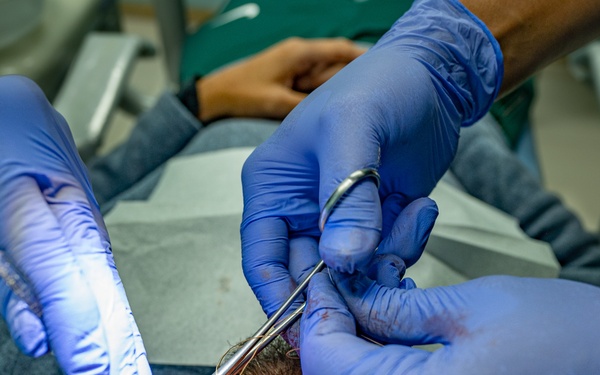U.S. Army and Airforce Dentist Provide Crucial Dental Care During HEART 22