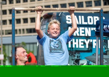 Visitors of Maryland Fleet Week Perform Pull-ups