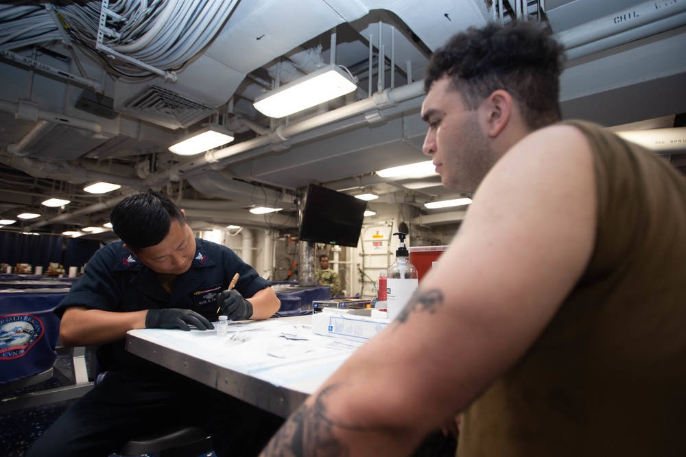 USS Ronald Reagan (CVN-76) administers Covid-19 booster shots