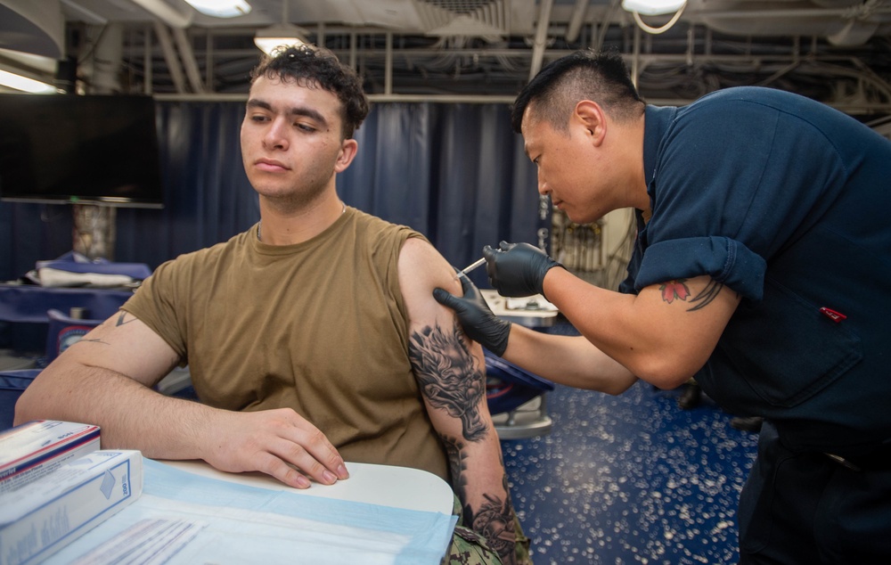 USS Ronald Reagan (CVN-76) administers Covid-19 booster shots