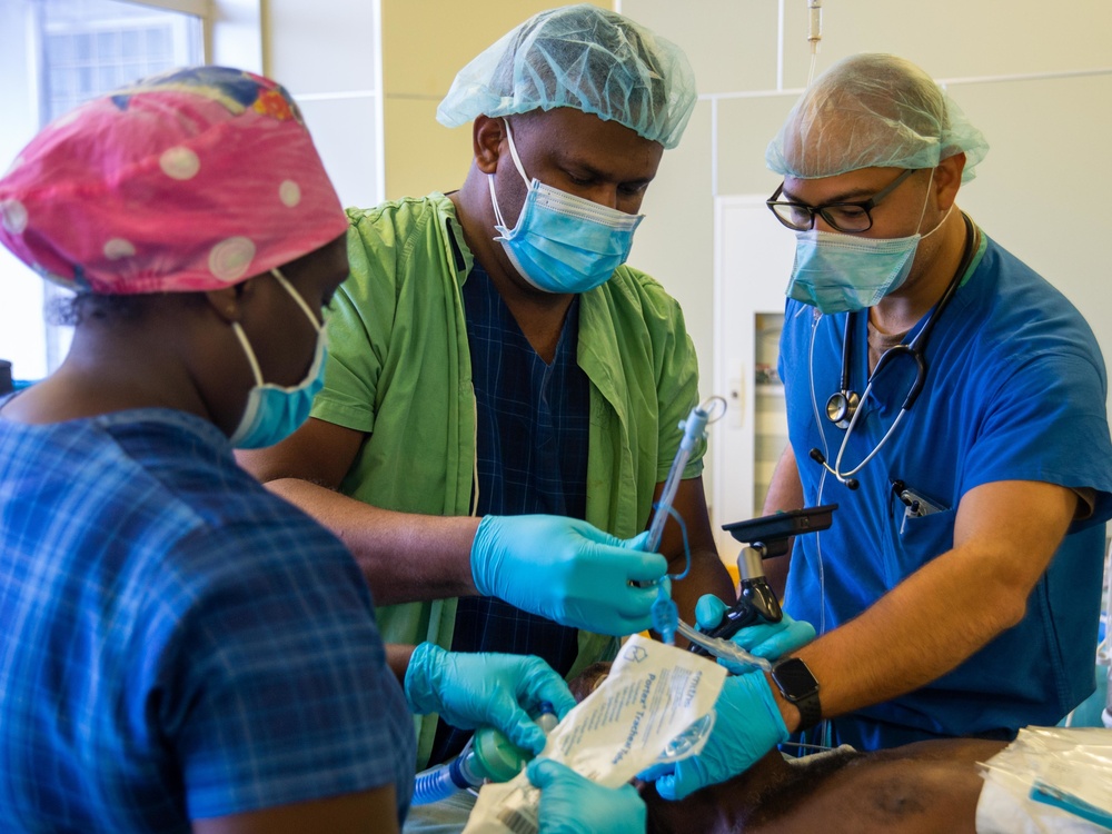 U.S. Navy doctors perform side-by-side surgery at Gizo Medical Hospital