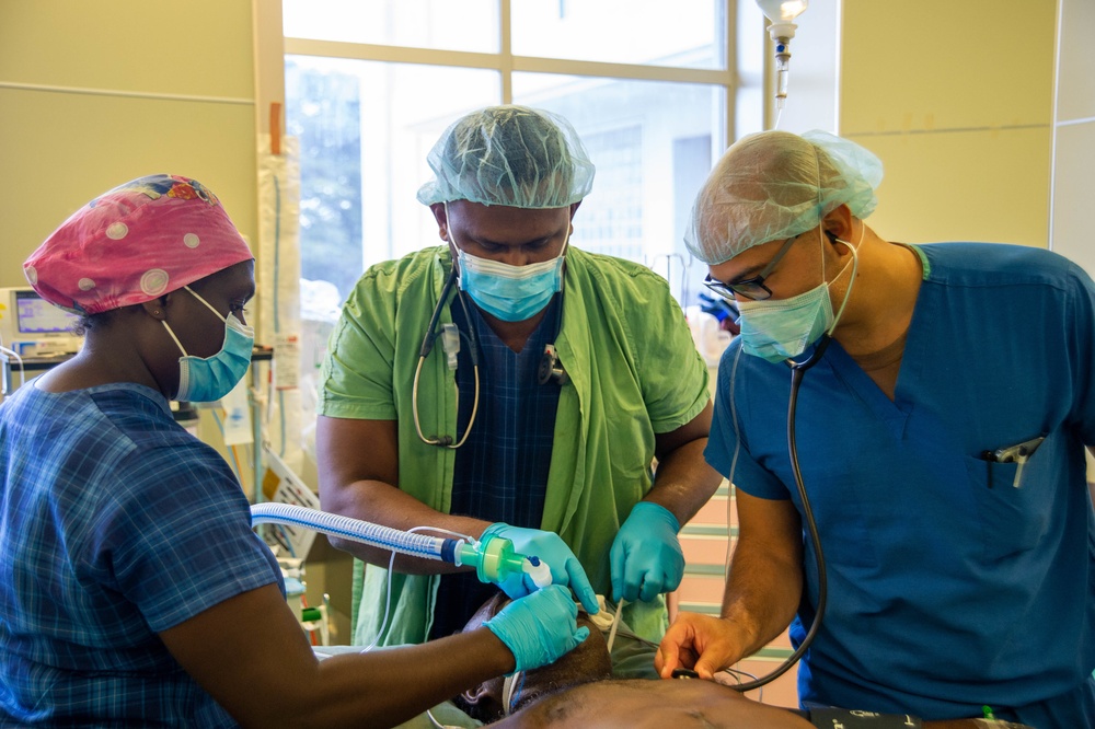 U.S. Navy doctors perform side-by-side surgery at Gizo Medical Hospital