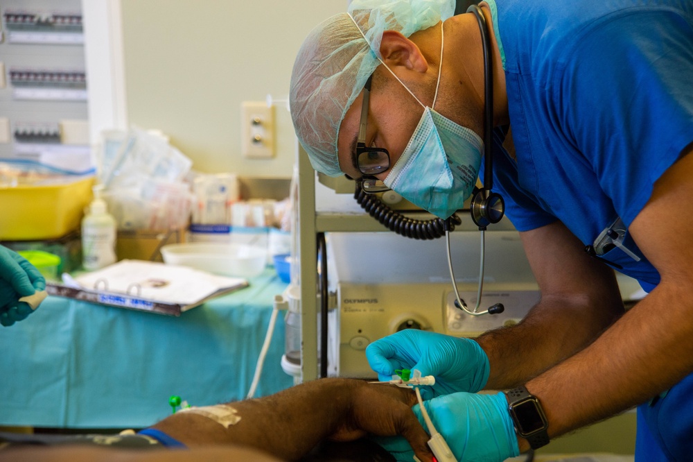 U.S. Navy doctors perform side-by-side surgery at Gizo Medical Hospital