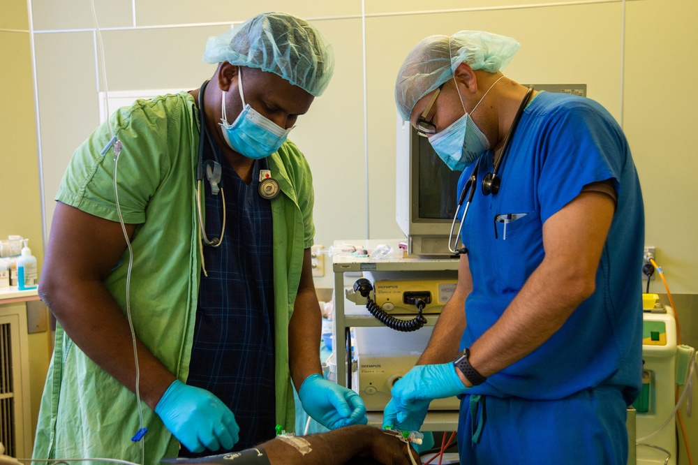 U.S. Navy doctors perform side-by-side surgery at Gizo Medical Hospital