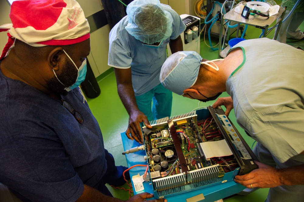 U.S. Navy doctors perform side-by-side surgery at Gizo Medical Hospital