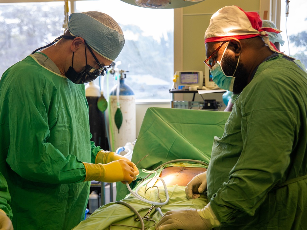 U.S. Navy doctors perform side-by-side surgery at Gizo Medical Hospital