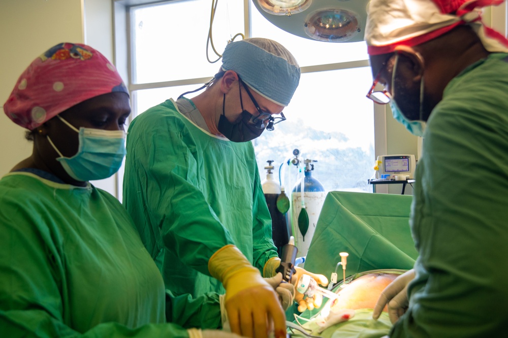 U.S. Navy doctors perform side-by-side surgery at Gizo Medical Hospital