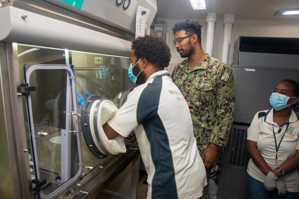 Pacific Partnership 2022 conducts pharmacy side by sides aboard USNS Mercy