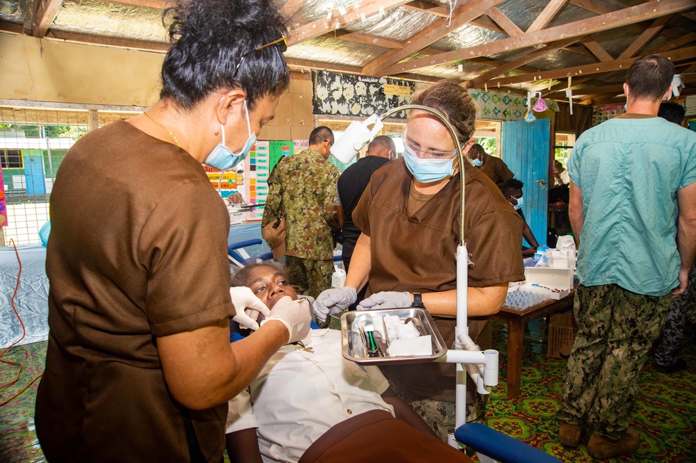 Pacific Partnership 2022 Dental Professionals visit Francis Primary School