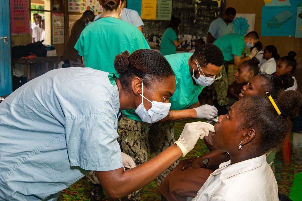 Pacific Partnership 2022 Dental Professionals visit Francis Primary School