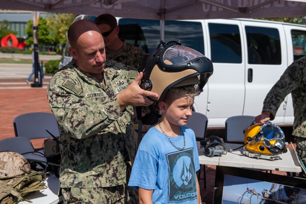 Baltimore locals try on EOD gear