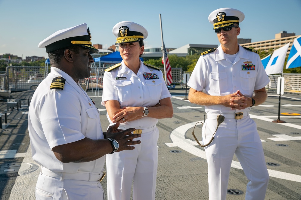 USS Minneapolis-St. Paul Hosts Women in Business Event