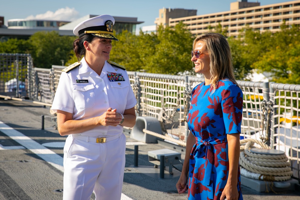 USS Minneapolis-St. Paul Hosts Women in Business Event