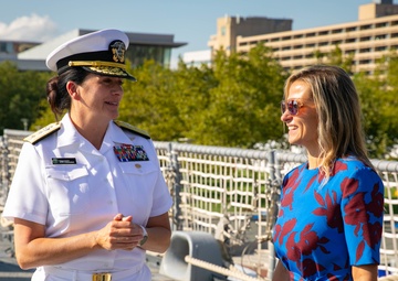 USS Minneapolis-St. Paul hosts Maryland Deputy Commerce Secretary during Fleet Week