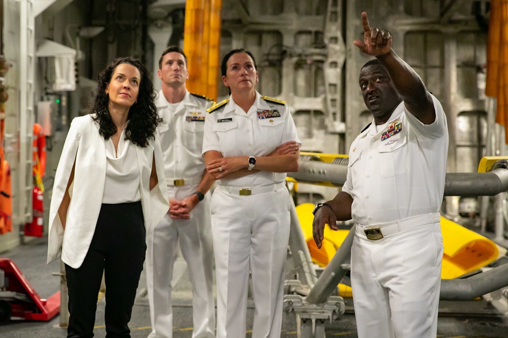 USS Minneapolis-St. Paul Hosts Women in Business Event