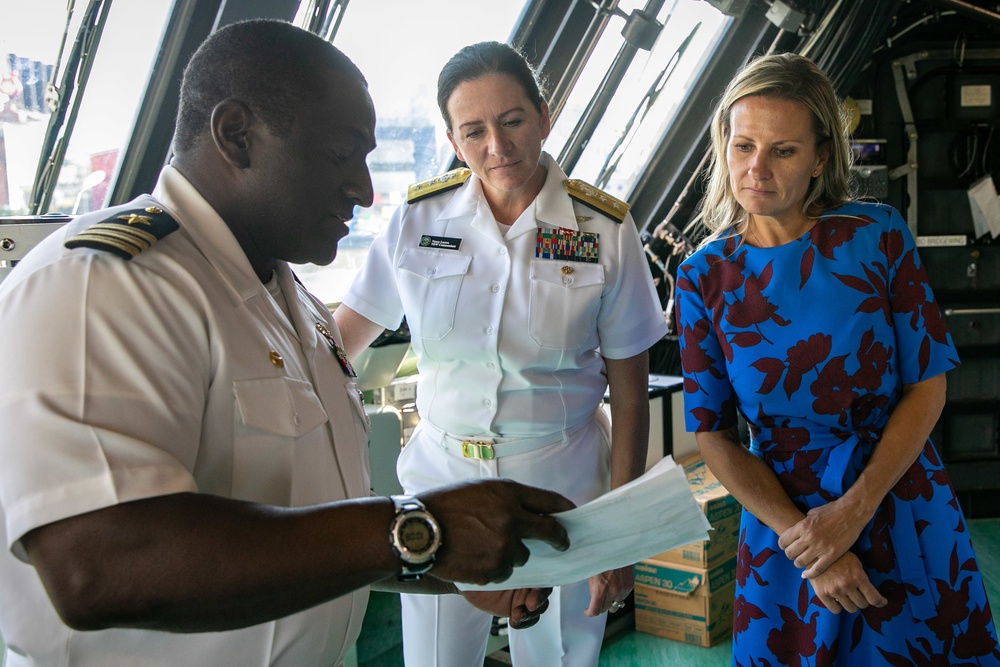 USS Minneapolis-St. Paul Hosts Women in Business Event