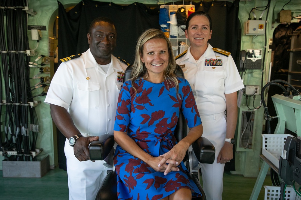 USS Minneapolis-St. Paul Hosts Women in Business Event