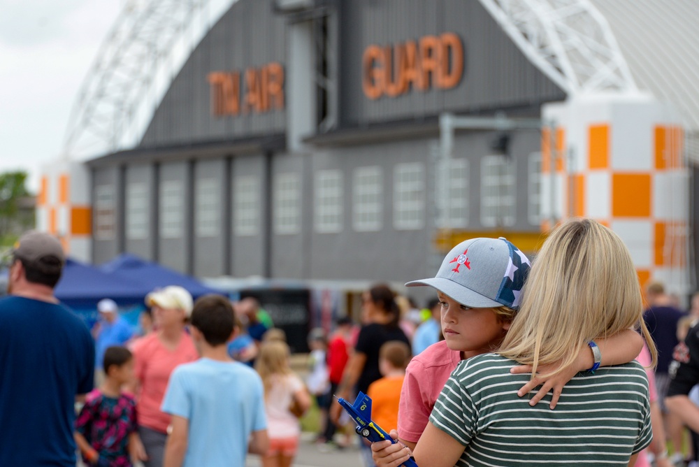 134th Airmen welcome Smoky Mountain Air Show guests